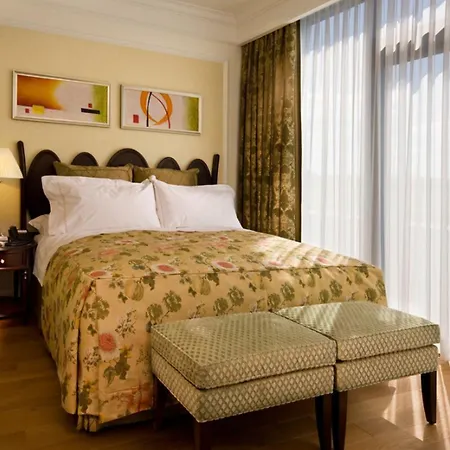 Castlemartyr Resort Hotel فندق